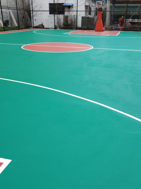 定陶 球场长期使用易出现地面开裂